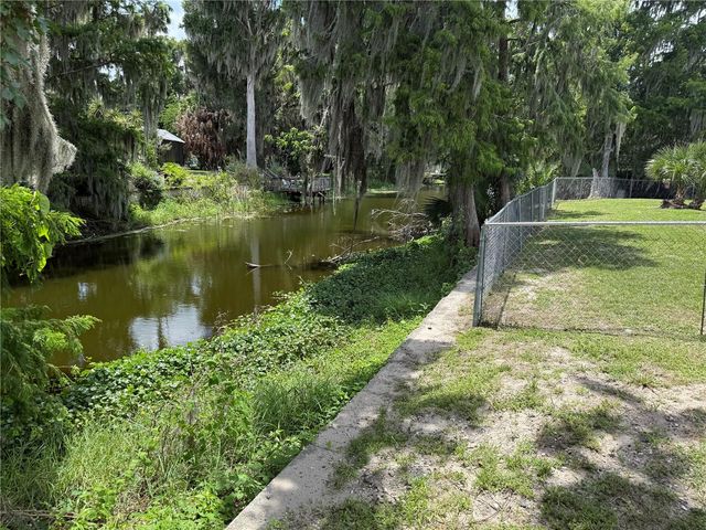 1141 COUNTY ROAD 457, Lake Panasoffkee, FL 33538