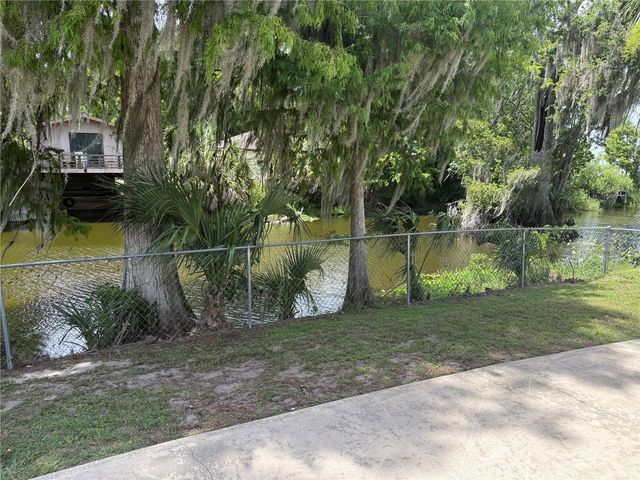 1141 COUNTY ROAD 457, Lake Panasoffkee, FL 33538