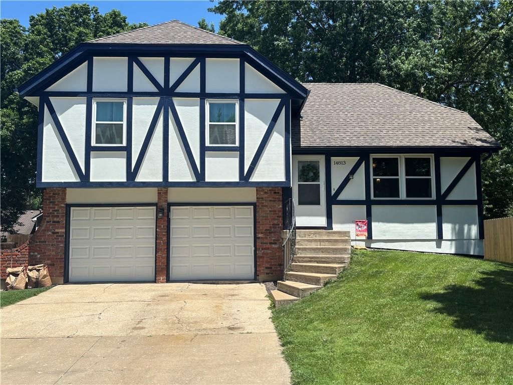 14813 S Wyandotte Drive, Olathe, KS 66062
