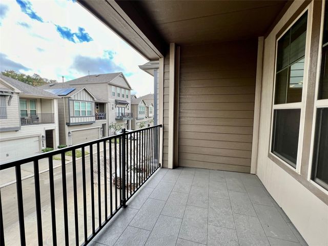 10916 Cannes Memorial Drive, Houston, TX 77043