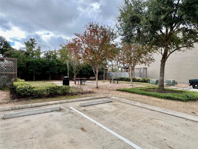 10916 Cannes Memorial Drive, Houston, TX 77043