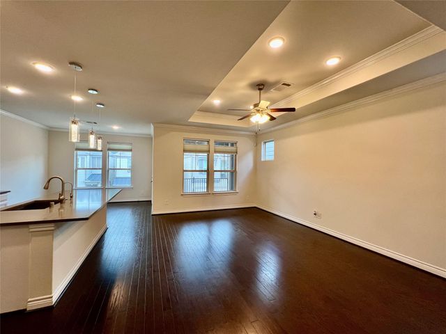 10916 Cannes Memorial Drive, Houston, TX 77043