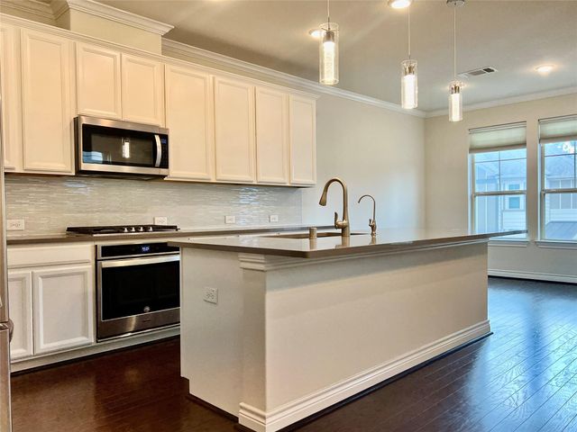 10916 Cannes Memorial Drive, Houston, TX 77043