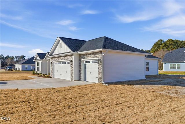 103 Manchester Court, La Grange, NC 28551