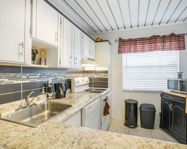 3531 Inverrary Drive 107, Lauderhill, FL 33319