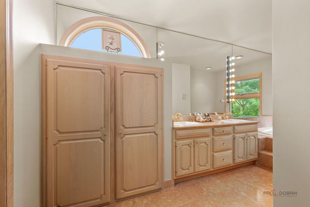 1130 New Trier Court, Wilmette, IL 60091