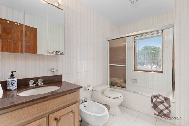 1130 New Trier Court, Wilmette, IL 60091