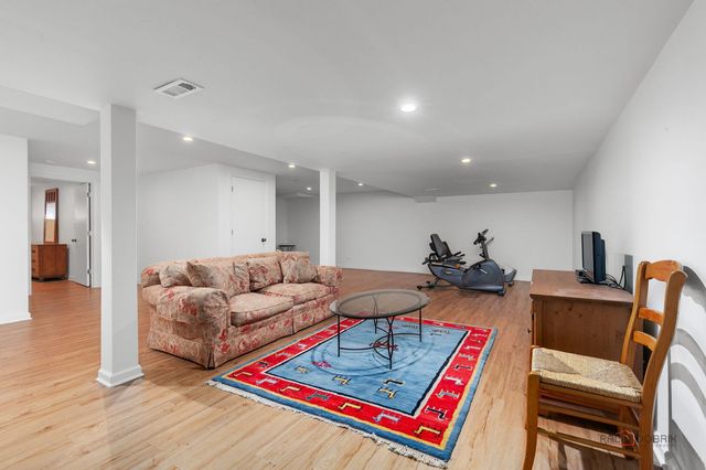 1130 New Trier Court, Wilmette, IL 60091