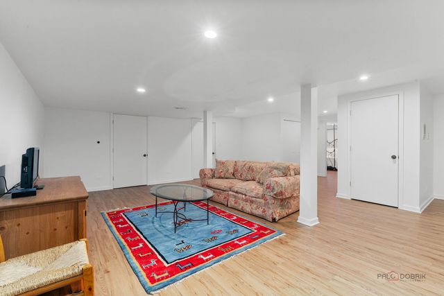1130 New Trier Court, Wilmette, IL 60091