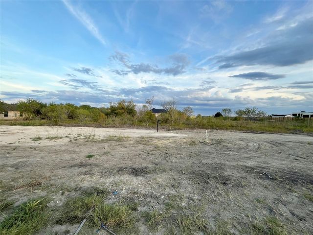 390 Engelke RD, Niederwald, TX 78640