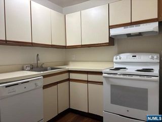 117 Treetop 61, Bloomingdale, NJ 07403