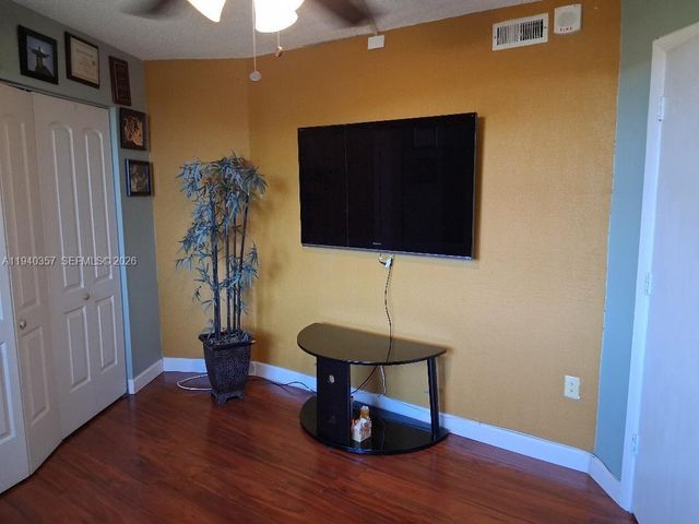 1400 Saint Charles Place 524, Pembroke Pines, FL 33026
