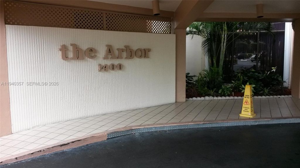 1400 Saint Charles Place 524, Pembroke Pines, FL 33026