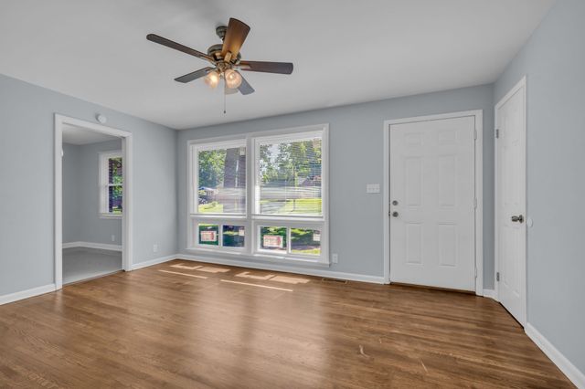 108 Meadowbrook Dr, Clarksville, TN 37042