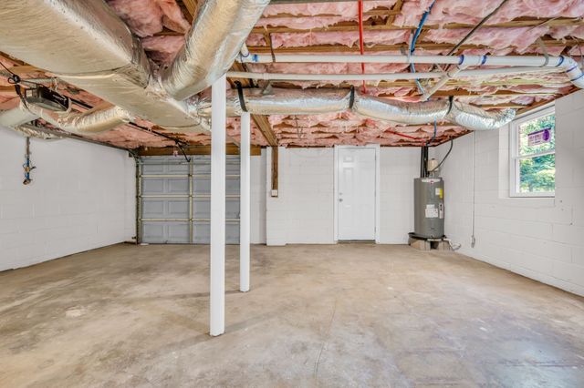 108 Meadowbrook Dr, Clarksville, TN 37042