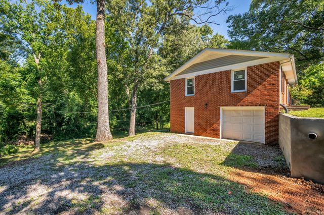 108 Meadowbrook Dr, Clarksville, TN 37042