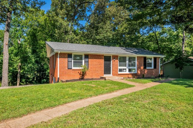 108 Meadowbrook Dr, Clarksville, TN 37042