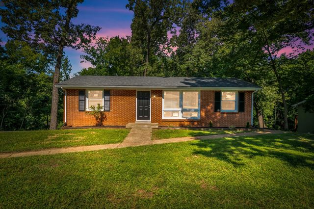 108 Meadowbrook Dr, Clarksville, TN 37042