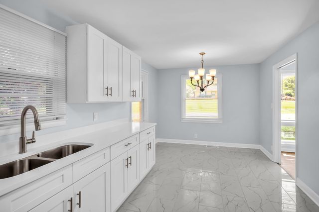 108 Meadowbrook Dr, Clarksville, TN 37042