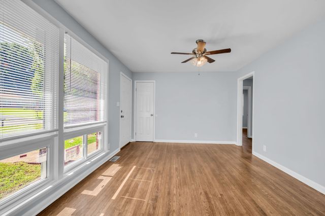 108 Meadowbrook Dr, Clarksville, TN 37042