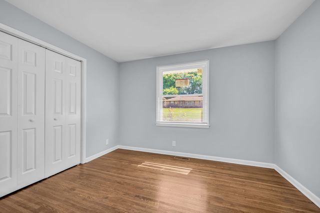 108 Meadowbrook Dr, Clarksville, TN 37042