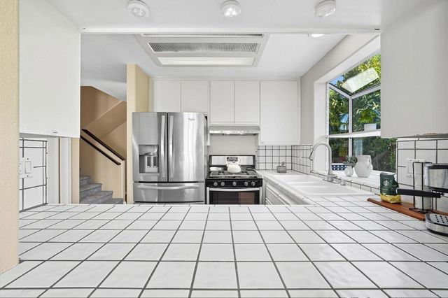 553 Hygeia Ave. Avenue A, Encinitas, CA 92024