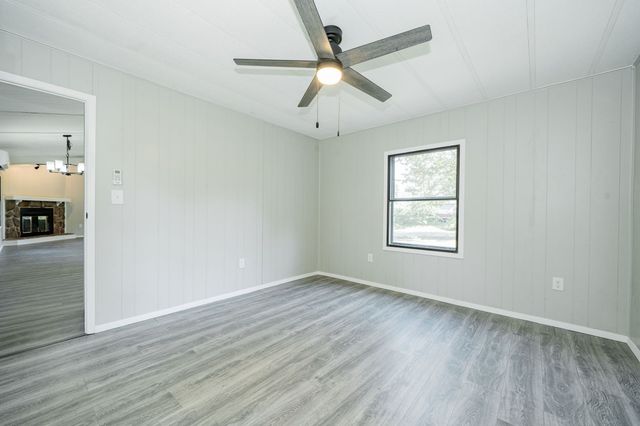 106 Creekwood Drive, Mabank, TX 75156