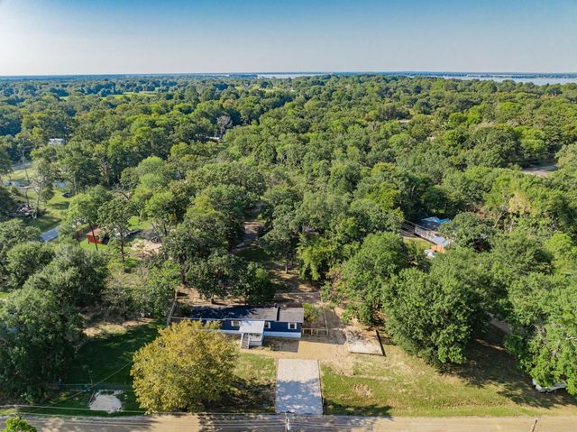 106 Creekwood Drive, Mabank, TX 75156
