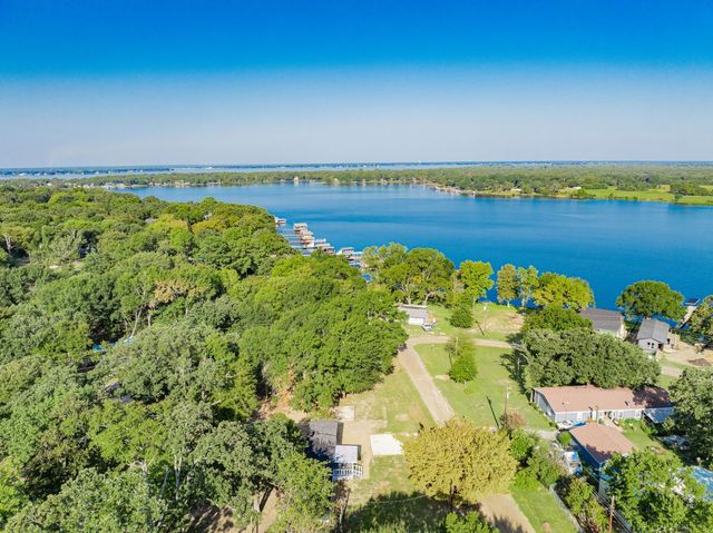 106 Creekwood Drive, Mabank, TX 75156