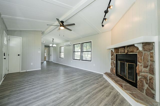 106 Creekwood Drive, Mabank, TX 75156