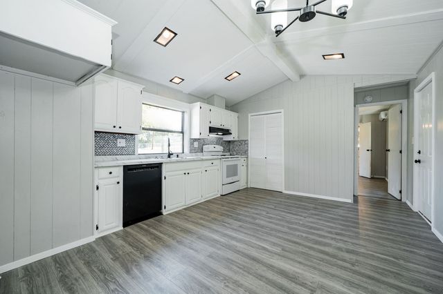 106 Creekwood Drive, Mabank, TX 75156