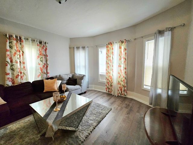 5 Mount Pleasant St, Worcester, MA 01610