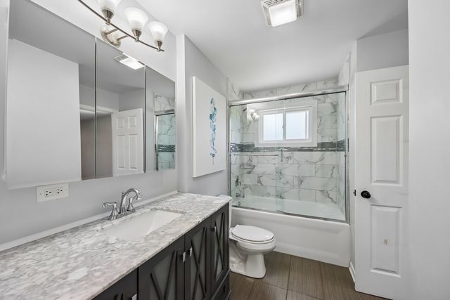 1931 Hollywood Avenue, Hanover Park, IL 60133