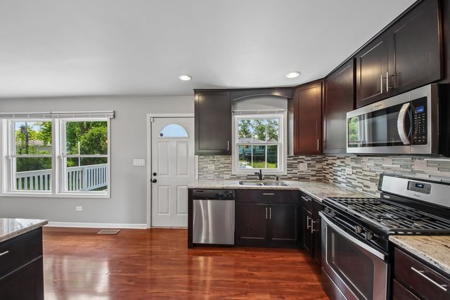 1931 Hollywood Avenue, Hanover Park, IL 60133