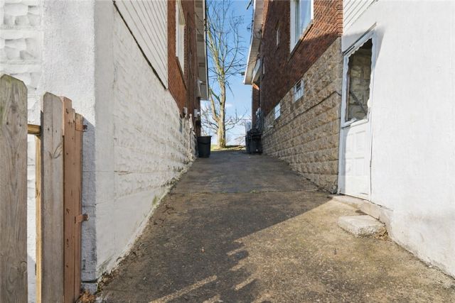 2275 Spokane Avenue, Carrick, PA 15210