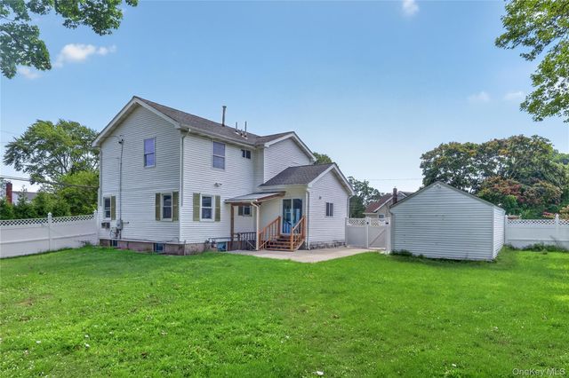 72 Peckham Avenue, Islip, NY 11751