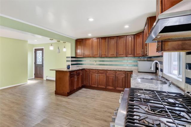 72 Peckham Avenue, Islip, NY 11751