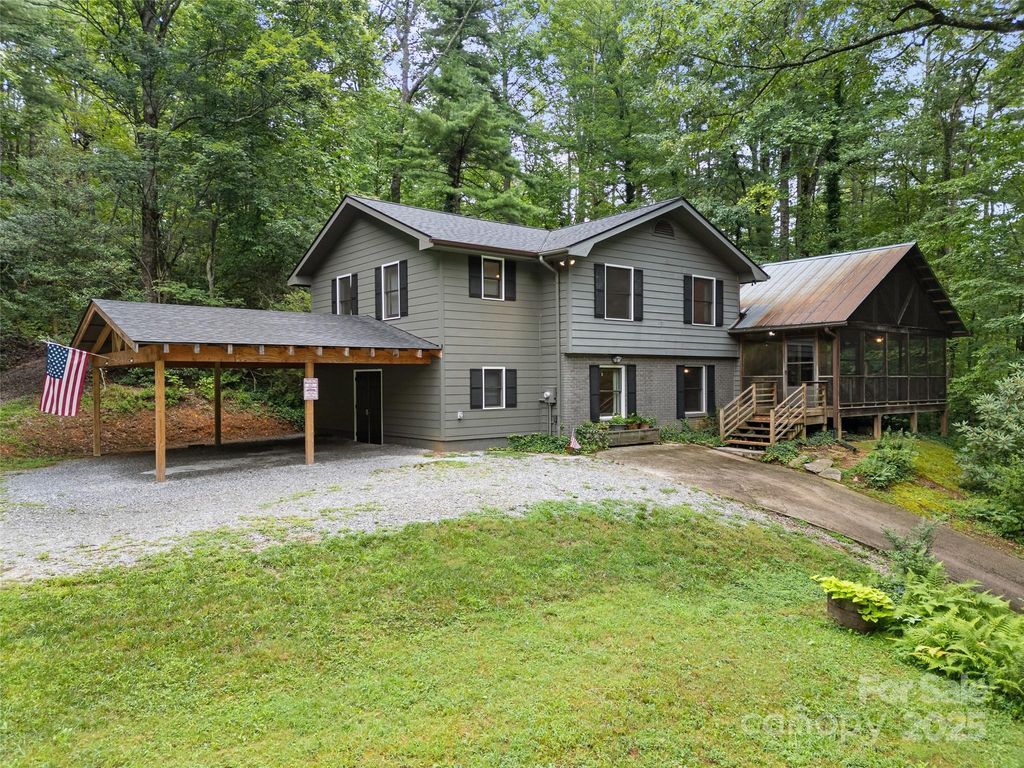 138 Stillwagon Lane, Cedar Mountain, NC 28718