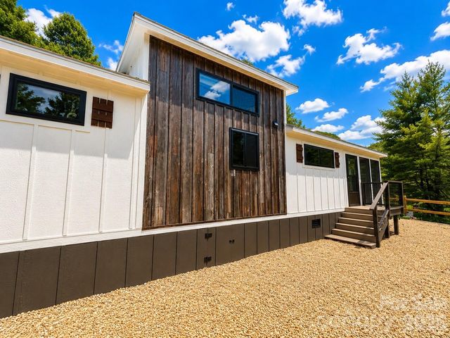 122 Mountain Breeze Ridge, Scaly Mountain, NC 28775