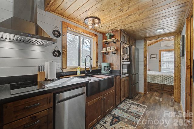 122 Mountain Breeze Ridge, Scaly Mountain, NC 28775