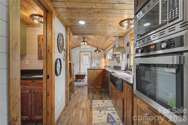 122 Mountain Breeze Ridge, Scaly Mountain, NC 28775