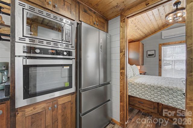 122 Mountain Breeze Ridge, Scaly Mountain, NC 28775