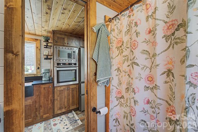122 Mountain Breeze Ridge, Scaly Mountain, NC 28775