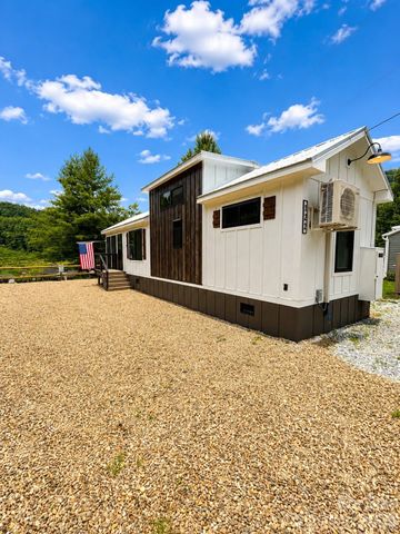 122 Mountain Breeze Ridge, Scaly Mountain, NC 28775