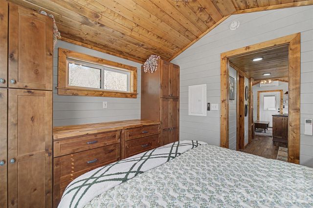122 Mountain Breeze Ridge, Scaly Mountain, NC 28775