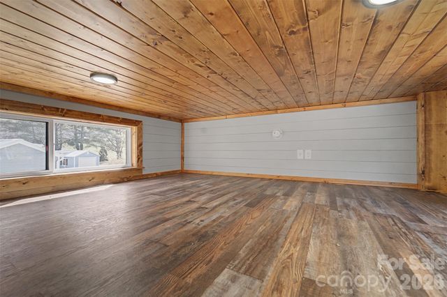 122 Mountain Breeze Ridge, Scaly Mountain, NC 28775