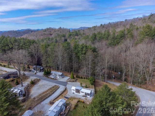 122 Mountain Breeze Ridge, Scaly Mountain, NC 28775