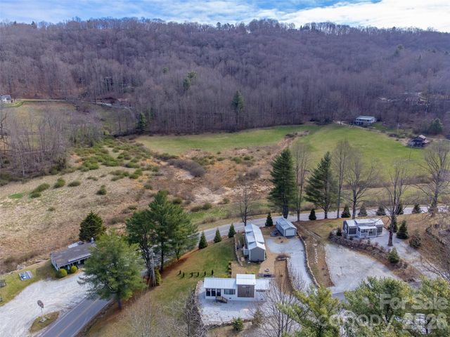 122 Mountain Breeze Ridge, Scaly Mountain, NC 28775
