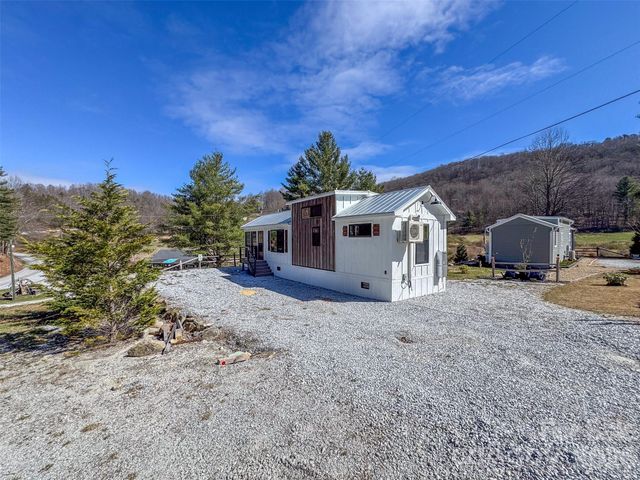 122 Mountain Breeze Ridge, Scaly Mountain, NC 28775