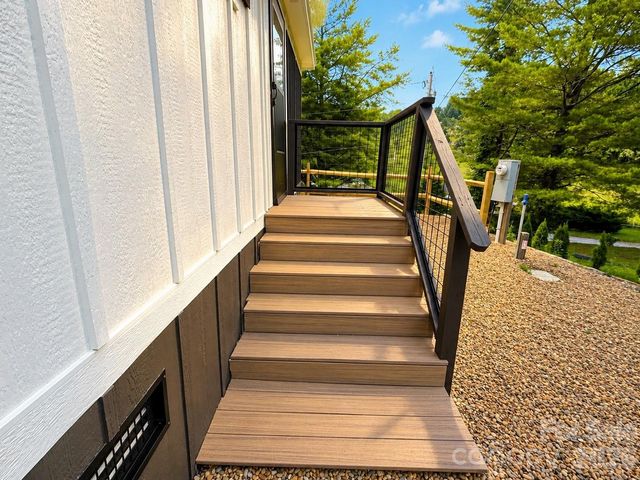122 Mountain Breeze Ridge, Scaly Mountain, NC 28775